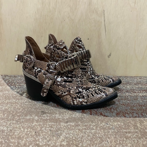 Jeffrey Campbell Calhoun Bootie size 6 - Picture 3 of 8